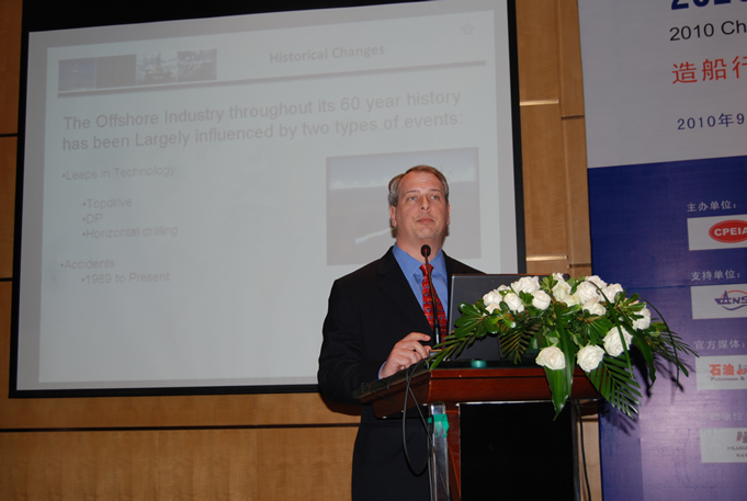 TSC���󼯈F(tu��n)Lance H.Etheridge����