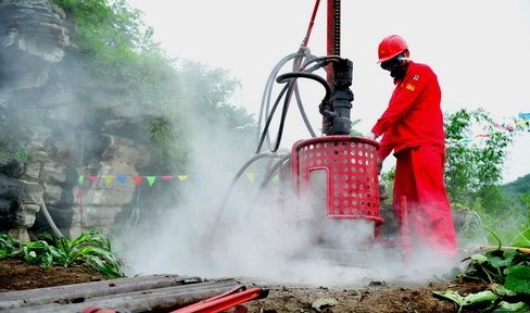 �(y��)�r��